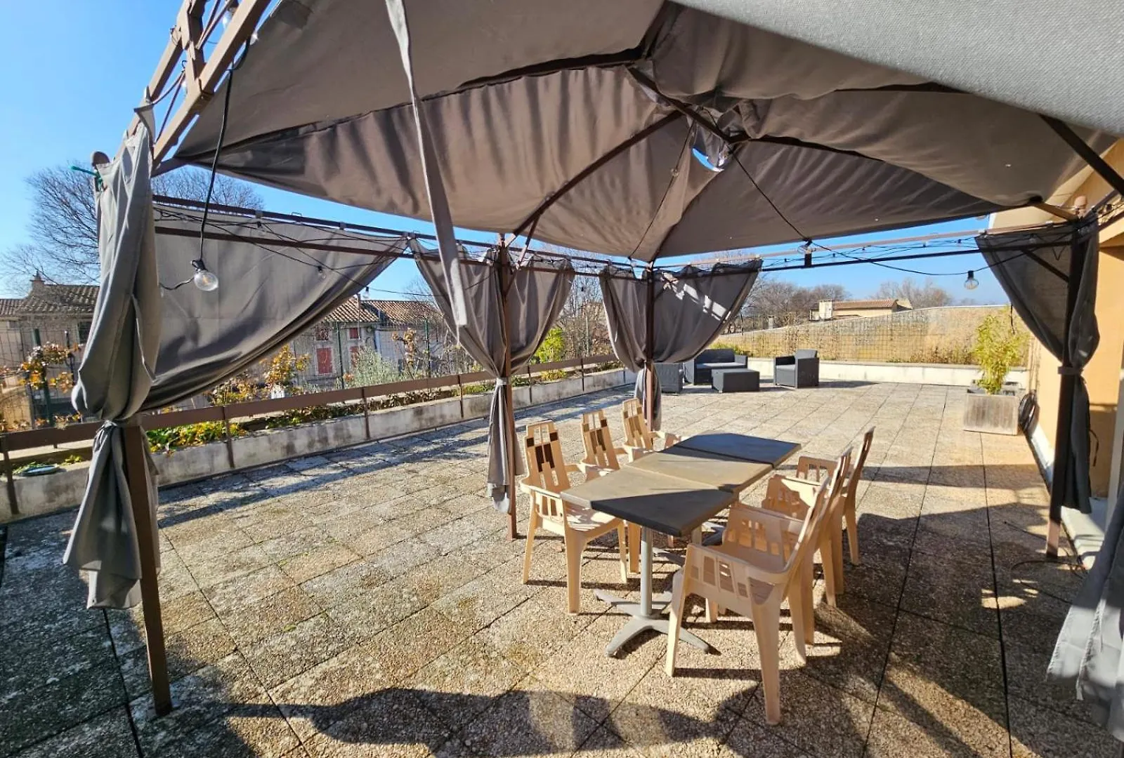 Appartement 3 Chambres Avec Grande Terrasse Dans Le Centre De Pernes Les Fontaines contacts