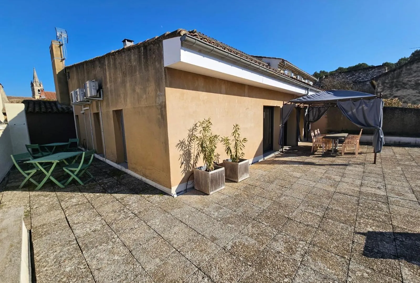 Apartment Appartement 3 Chambres Avec Grande Terrasse Dans Le Centre De Pernes Les Fontaines