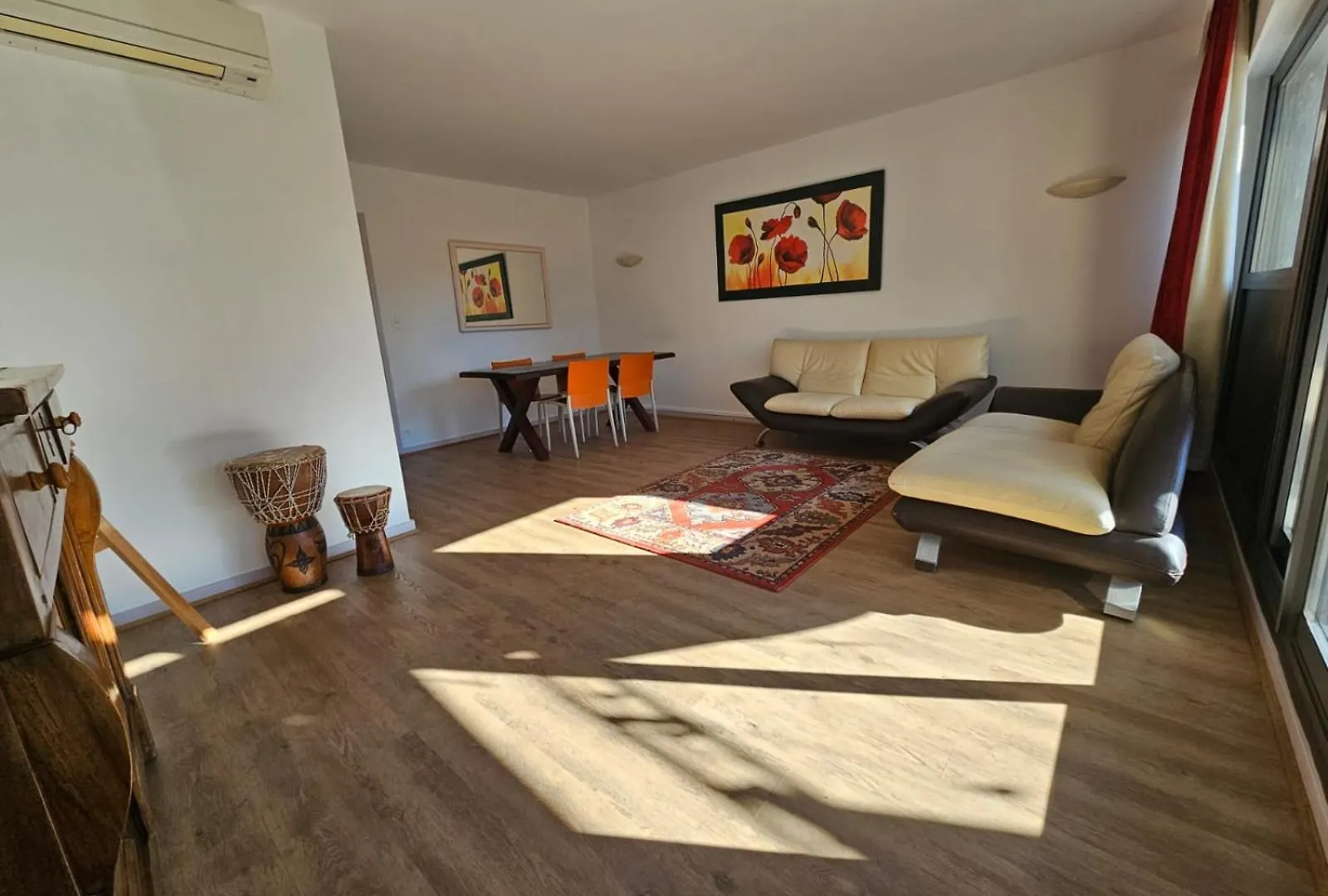 Appartement 3 Chambres Avec Grande Terrasse Dans Le Centre De Pernes Les Fontaines 0*, Pernes-les-Fontaines France
