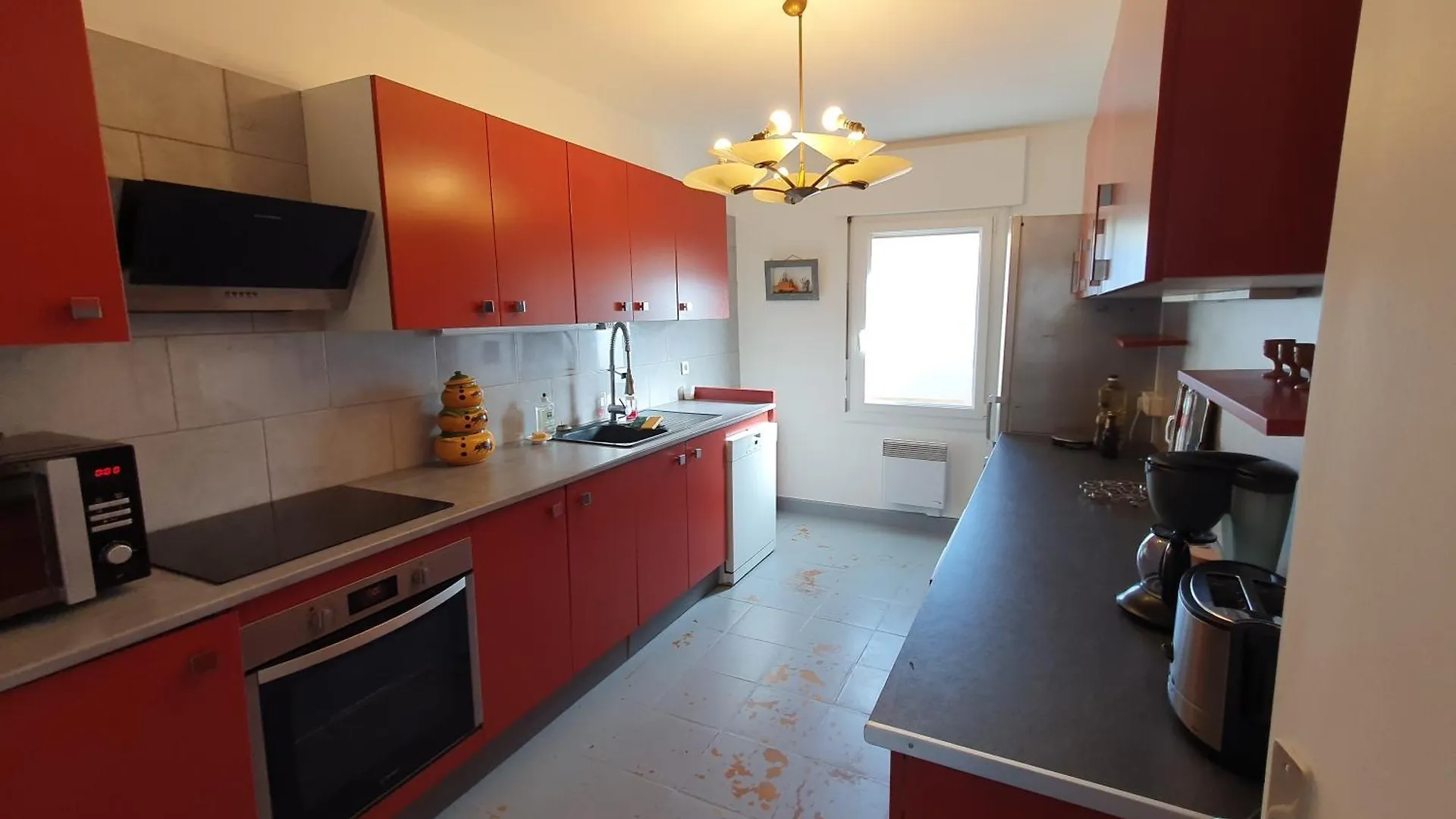 Appartement 3 Chambres Avec Grande Terrasse Dans Le Centre De Pernes Les Fontaines