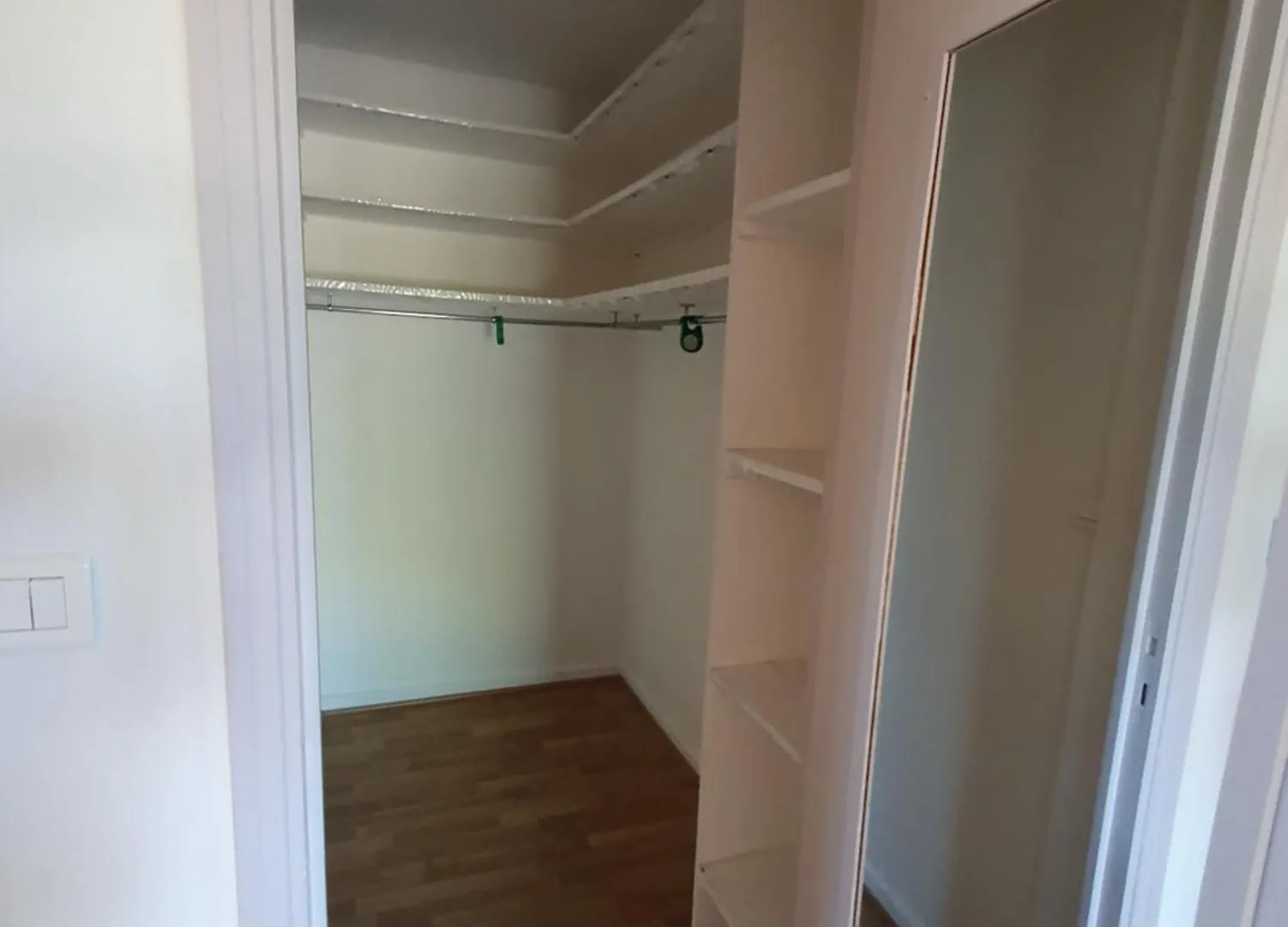 Appartement 3 Chambres Avec Grande Terrasse Dans Le Centre De Pernes Les Fontaines 0*, Pernes-les-Fontaines France