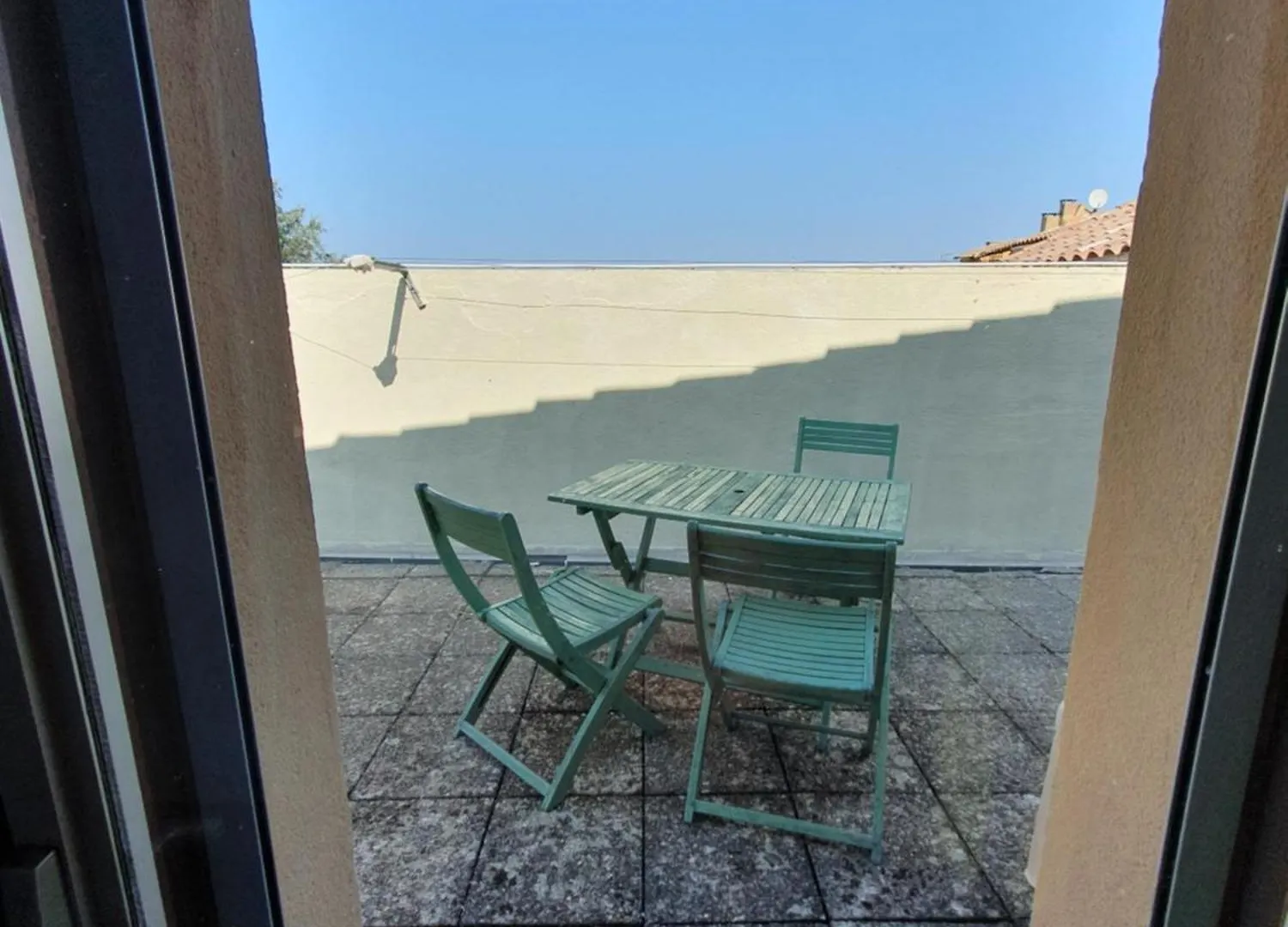 Appartement 3 Chambres Avec Grande Terrasse Dans Le Centre De Pernes Les Fontaines Apartment