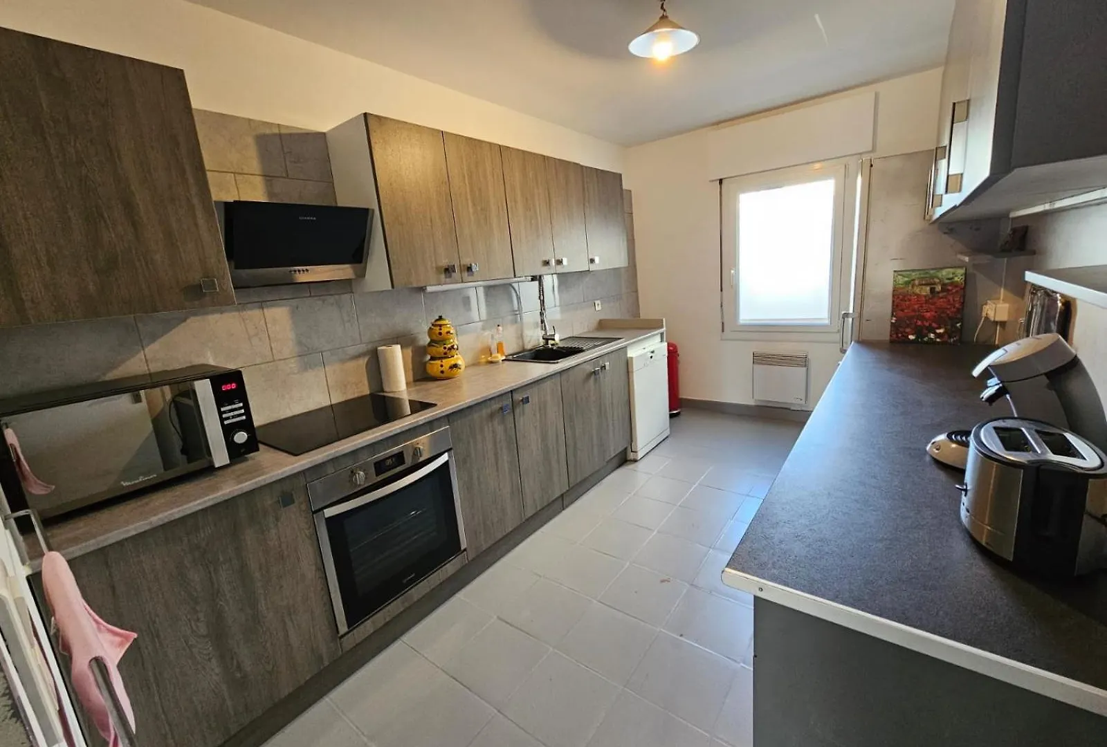 Appartement 3 Chambres Avec Grande Terrasse Dans Le Centre De Pernes Les Fontaines France