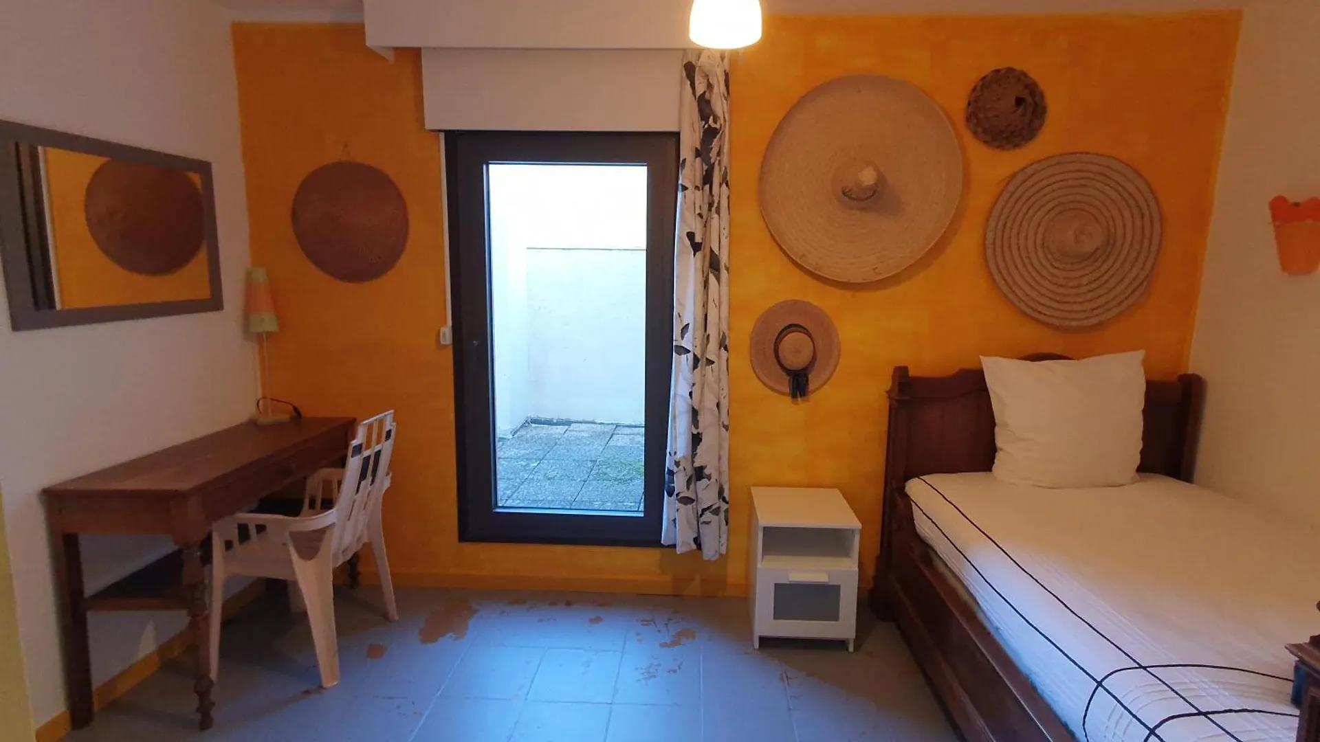 Apartment Appartement 3 Chambres Avec Grande Terrasse Dans Le Centre De Pernes Les Fontaines